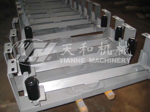 Carrier/Return Guide Self-aligning Idler